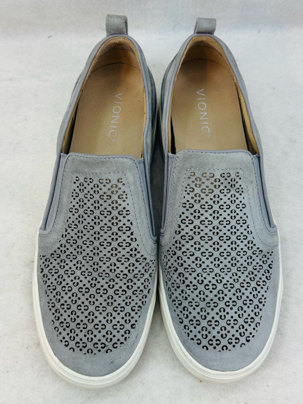 EUC Women’s Vionic Kimmie Perforated Grey Suede Sneakers Arch Support size 10